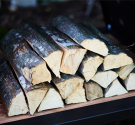 praktische Holzablage beim Flamero Holzbackofen